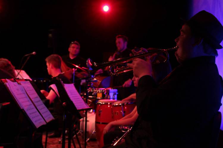 The Edmonds CC Jazz and Salsa Band heats up the college’s theatre with the sounds of salsa during salsa dance nights dubbed Club Caja Negra, or The Black Box Club.